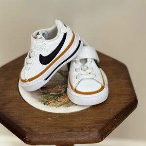Infant Nike Low top Velcro sneakers